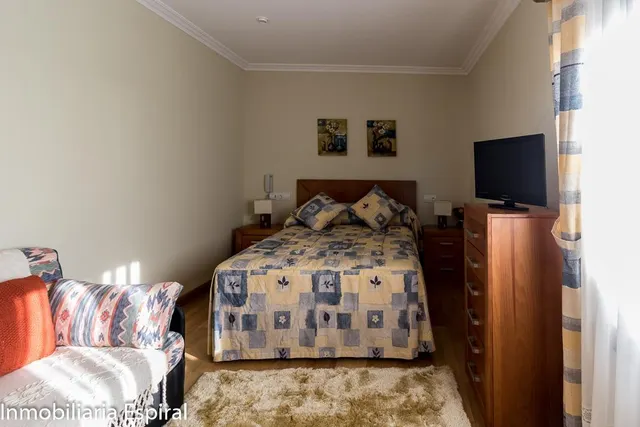 ¡Impresionante Chalet Familiar en Mogor, Marín! — 27