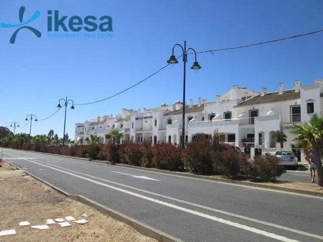 VENTA DE CASA ADOSADA EN AYAMONTE, HUELVA. ACTIVO INMOBILIAR