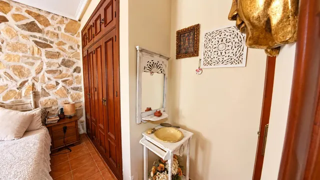 Chalet urbano reformado con piscina, placas solares y todas las comodidades — 24