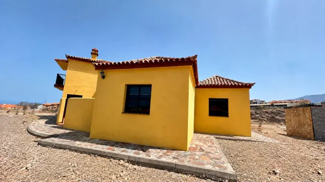 Chalet independiente con 5.318 m2 de parcela y vistas al mar en Candelaria — 43