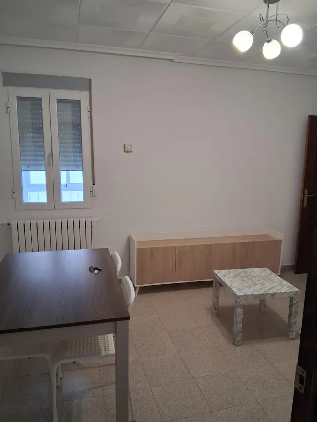 Amplio piso de cuatro dormitorios con muebles a estreno. — 6