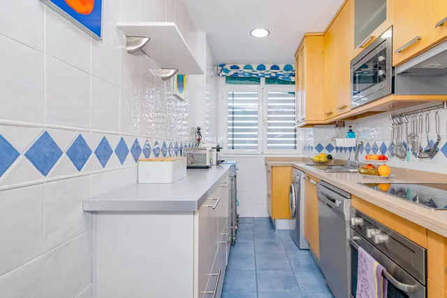 ¡Tu oasis junto a mar! Precioso piso de 2 dormitorios con terraza, piscina y garaje en Playa Poniente, Motril. — 27