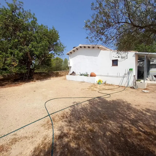 Finca rústica con casa de campo reformada, olivos, algarrobos y caravana, cerca de Tortosa — 5