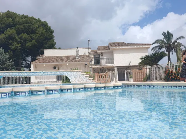 VENTA DE VILLA DE LUJO EN ASPE - foto 2