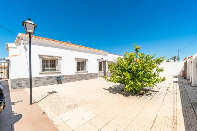CHALET independiente con piscina privada y parcela segregable de 809 m2 en Torreta Florida — 13