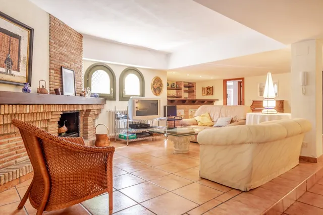 Chalet exclusivo en  una sola planta en el centro de La Zubia 5 dormitorios, piscina  y garaje — 35