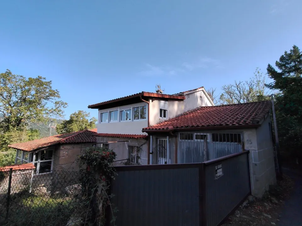 CASA independiente, con pequeño terreno. Nogueira de Ramuin