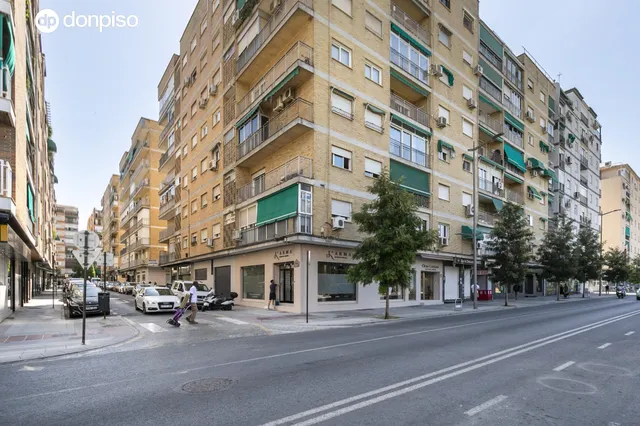 Espectacular Piso Reformado con Vistas Despejadas al Parque García Lorca (Zona Ronda - Arabial) — 23