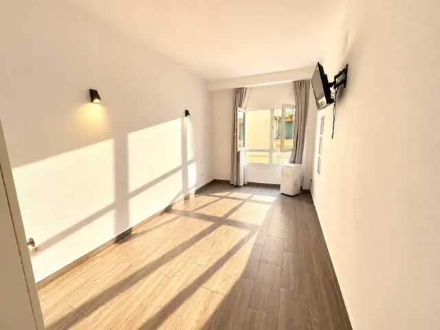 Exclusiva oficina de 153 m2 en pleno centro histórico de málaga, junto a la Catedral — 33