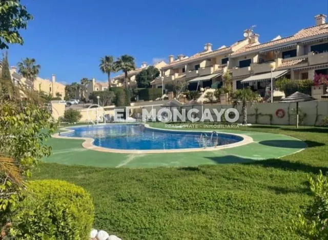 Fantástica vivienda adosada junto al exclusivo campo de golf - foto 3