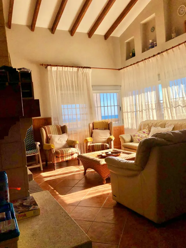 Villa en Guardamar. Primera línea con acceso directo a la playa — 14