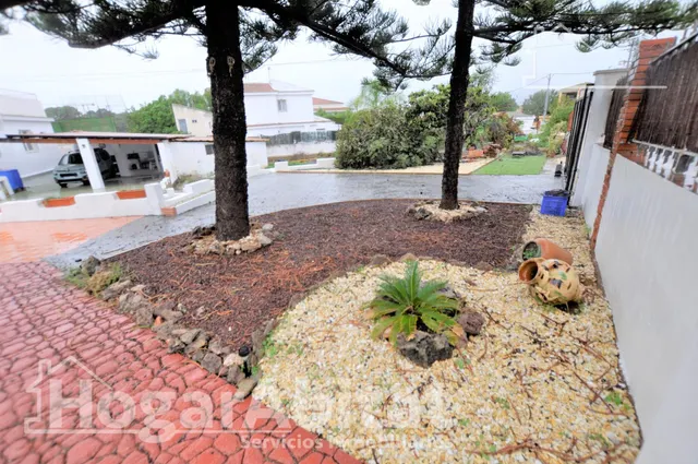 ¡Magnífico chalet! Amplio y lleno de luz, con piscina, terraza, garaje y parcela — 45