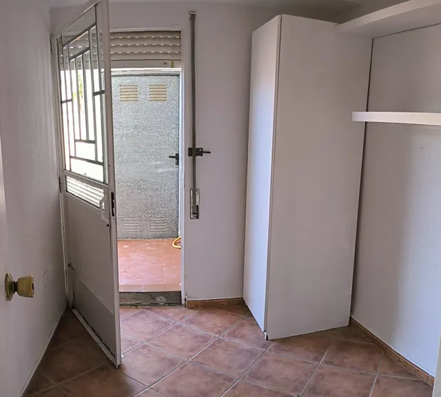 Piso en planta baja con terraza privada y barbacoa en el centro de Tortosa — 12