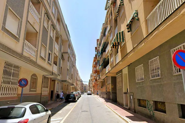 Apartamento reformado y espacioso (aprox. 101 m2 - 1.ª planta) con balcón orientado al sureste ¡y a tan solo 175 m de la Playa de los Locos! — 41