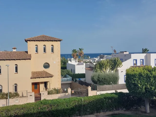Piso de 2 dormitorios con vistas al mar, piscina y garaje en - foto 4