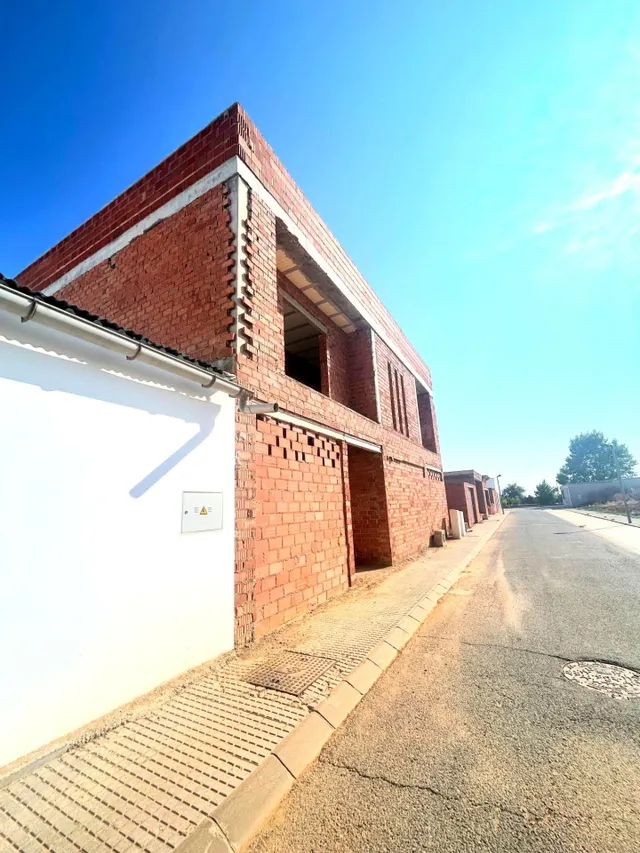 ¡OPORTUNIDAD ÚNICA EN ALCOLEA DEL RÍO! Invierte en tu futuro