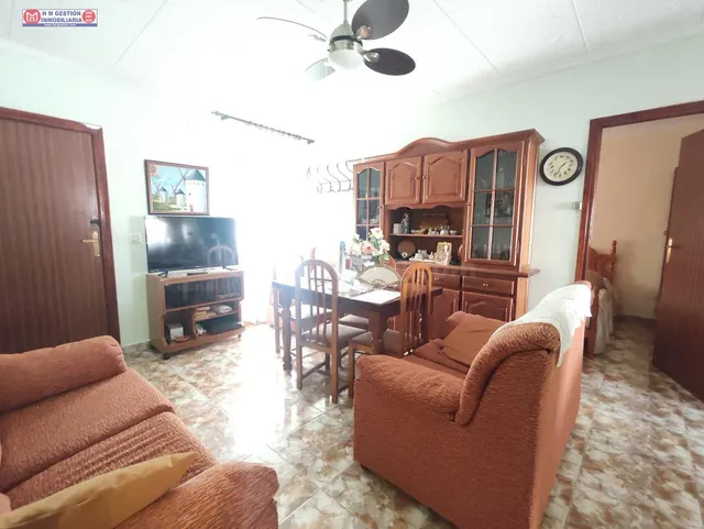 Amplia Casa en Alcázar de San Juan con Piscina y Oportunidad - foto 5