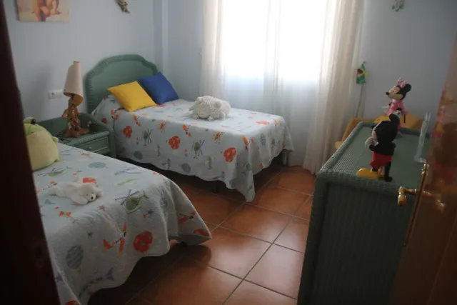 se vende casa adosada en el centro a tan solo 150 metros de la playa — 31