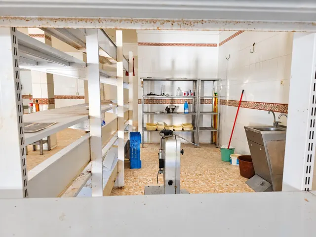 Local comercial 4 habitaciones 140m² en venta - ESTACION RENFE — 6