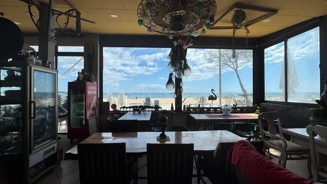 En venta Bar-Restaurante en primera línea de mar en Platja d - foto 5