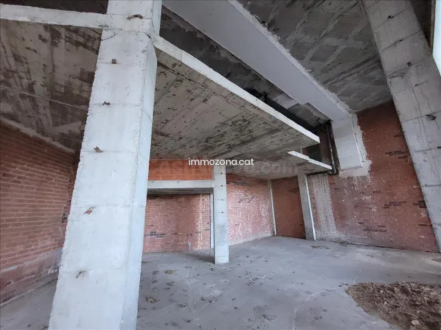 LOCAL 260 M2, FIGUERES, CALLE JONCOLS - foto 2