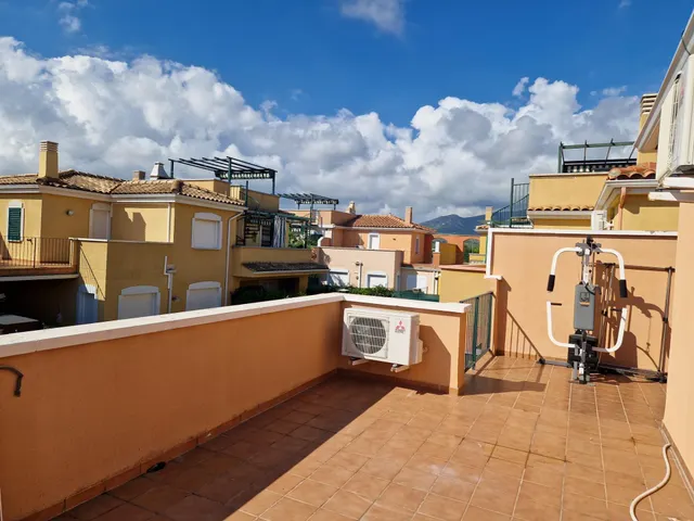 Acogedora Casa Adosada en Miami Platja con Jardín Privado y Piscina Comunitaria — 16