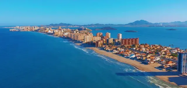 HERMOSAS CASAS ADOSADAS EN LA MANGA — 13