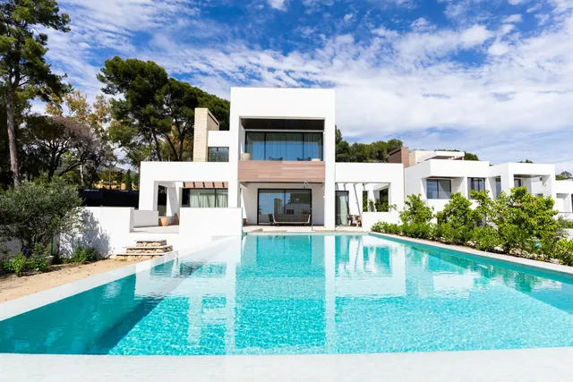 DOS ESPECTACULARES VILLAS RECIÉN TERMINADAS EN EL CENTRO DE MARBELLA — 2