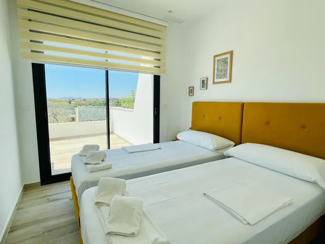 Villa independiente con piscina privada, solárium y vistas a la laguna en Moncayo — 34