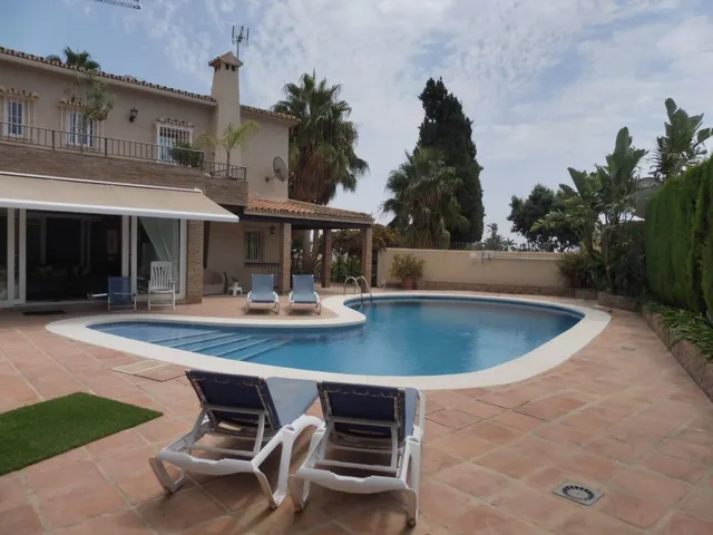 Villa de Lujo de 5 dormitorios en La Carihuela, Torremolinos — 18