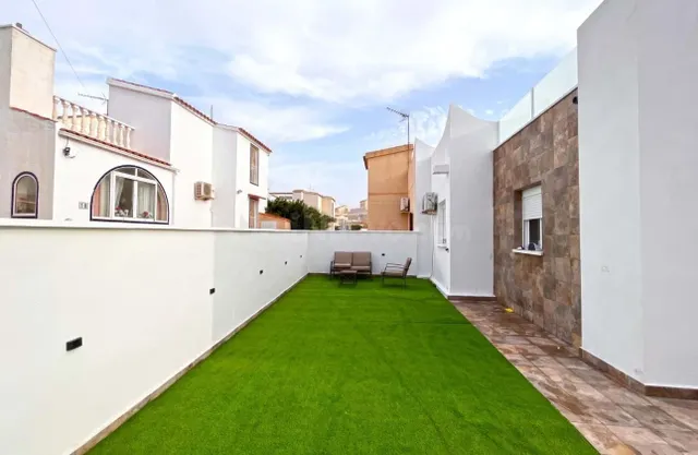 TOTALMENTE REFORMADO! CHALET SEMI-INDEPENDIENTE EN ORIHUELA COSTA — 17