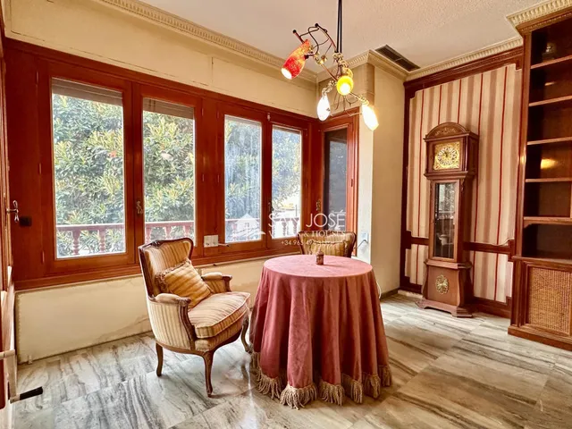 SE VENDE CASA CON PISCINA EN GLORIETA DE NOVELDA. — 31