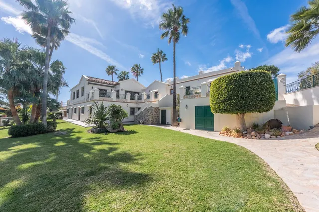 Chalet 6 habitaciones 341m² en venta - Costa Del Sol — 6