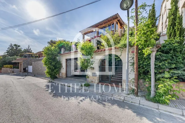 Casa independiente con piscina y vistas en Sant Fost – Lista