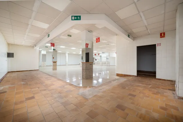 Local comercial en venta — 19