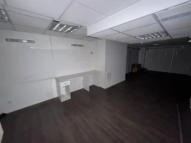 VENTA: Amplio Local Comercial en el Corazón de Ponferrada — 9
