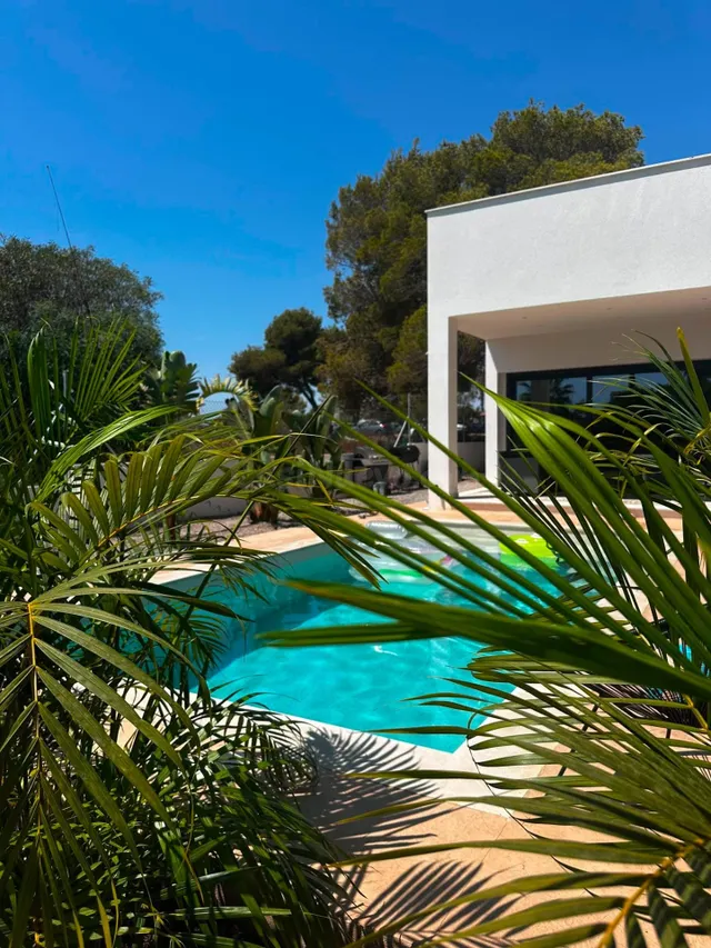 Casa moderna y amueblada con piscina privada en alquiler de 