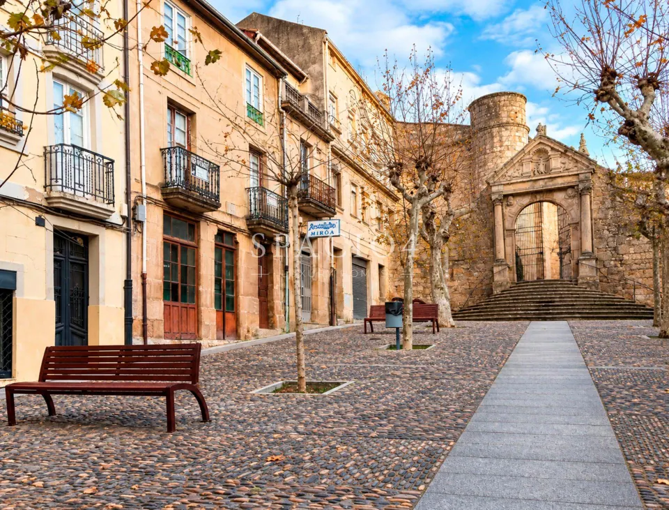Edificio en venta en Ourense centro con vistas a la Plaza de la Trinidad