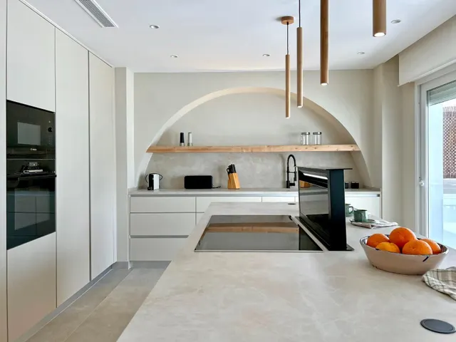 Espectacular vivienda reformada con jardín privado en Palm Beach, Marbella — 27