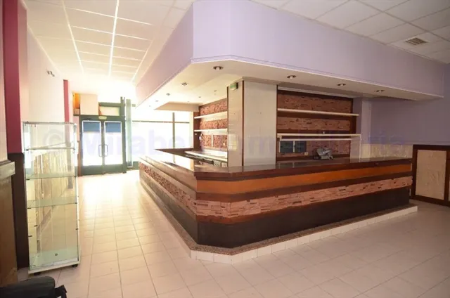 Local comercial en venta — 10
