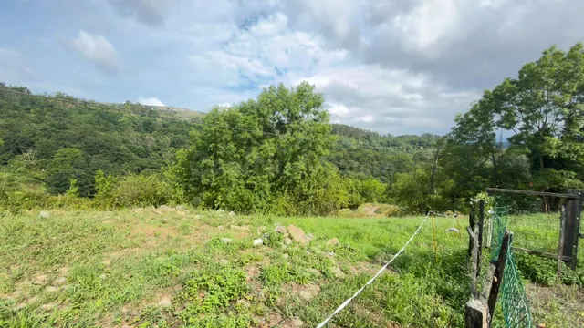 Terreno urbano + finca de 1.553 m2 en Udías, Cantabria - foto 3