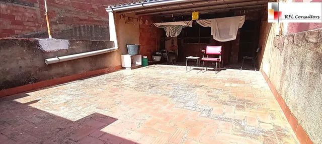 GRAN CASA DE PUEBLO CON SALIDA A DOS CALLES - foto 2