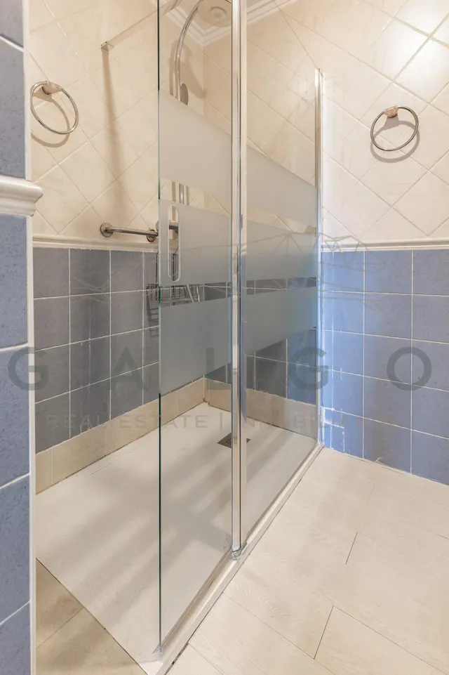 Piso a la venta junto a la plaza del ayuntamiento — 28