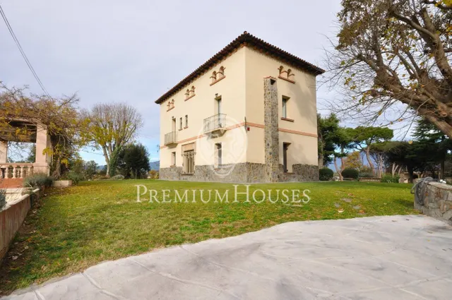 Casa señorial reformada en Llinars del Vallés — 44