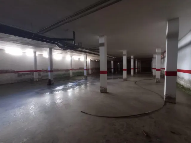 Edifico de 38 apartamentos, 3 locales y 38 garajes — 10