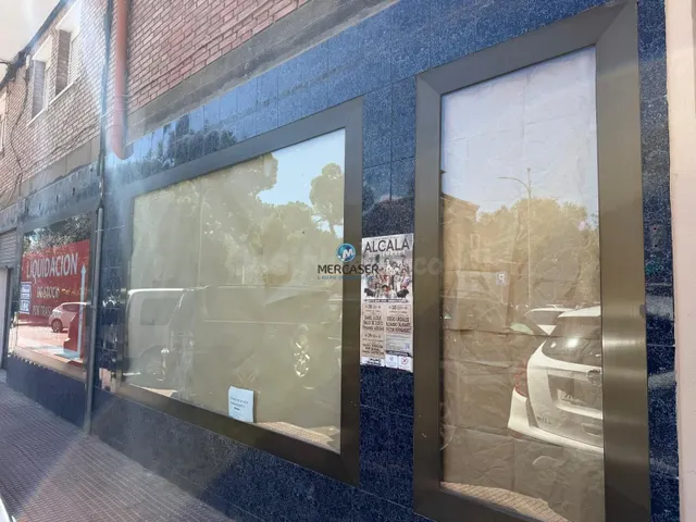 Local comercial en alquiler, situado en calle Nuñez de Balbo - foto 2