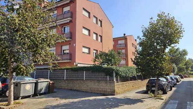 Piso con piscina comunitaria y gran potencial en la torreta 3 la roca del valles — 12