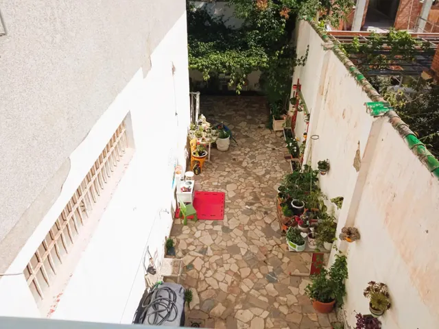 Chalet independiente de dos plantas en la zona de Camino de Antequera. — 29