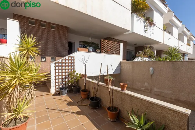 Casa Unifamiliar en Churriana de la Vega — 2
