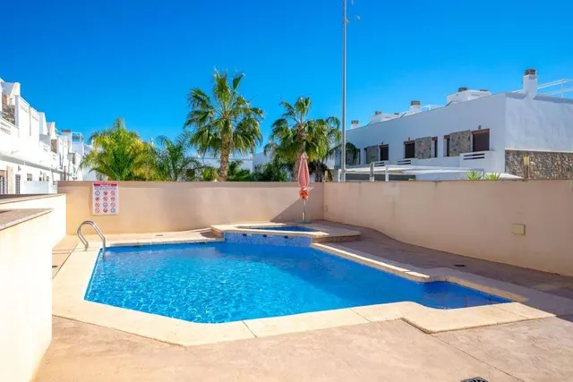 Ático con solárium privado de 47 m2 en Torre de la Horadada — 21